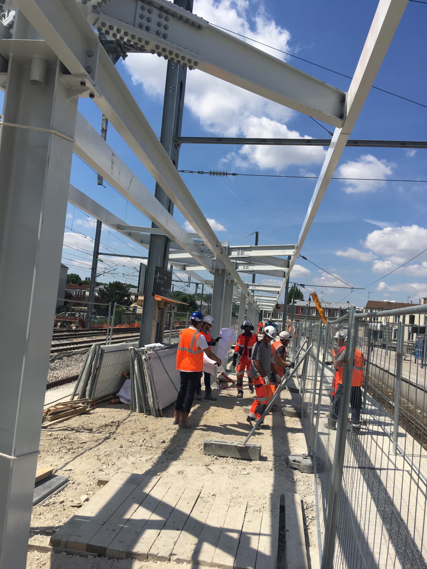 Abris des quais Gare de Poissy — 2