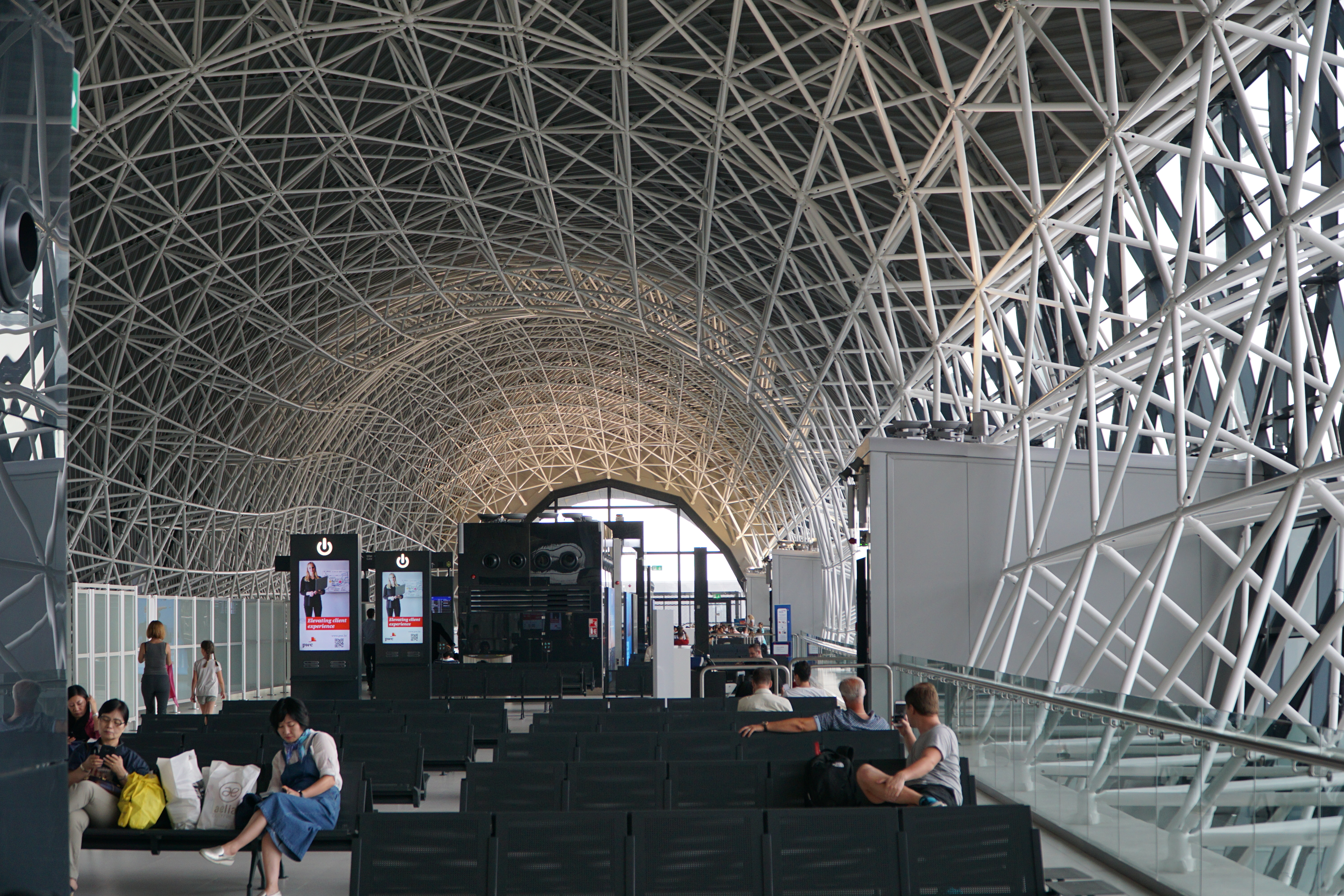 Aeropuerto Internacional de Zagreb — 4